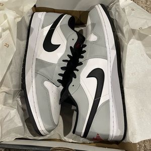 Jordan 1 light smoke grey